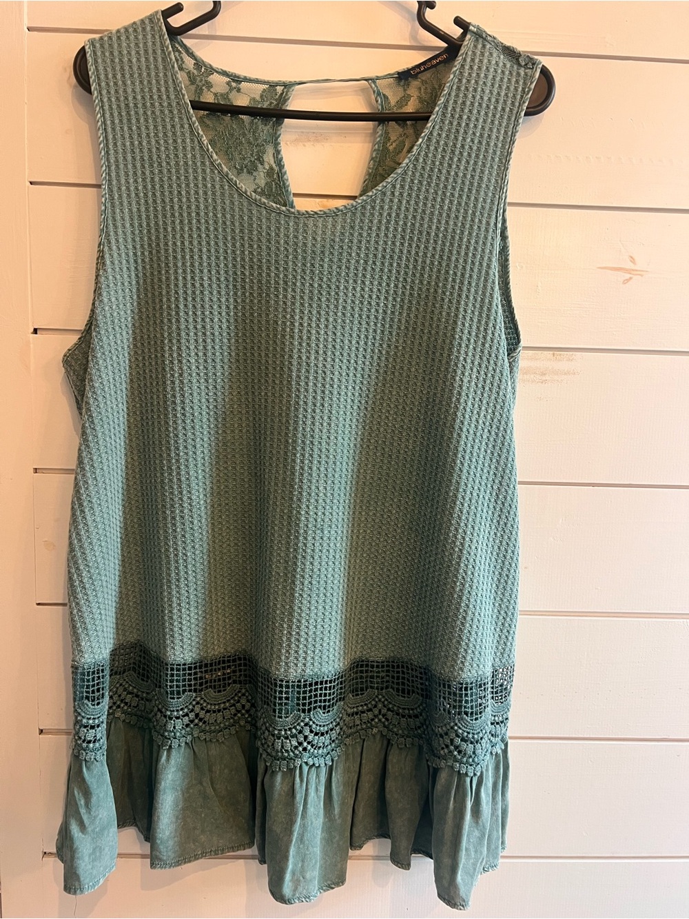 Sleeveless Textured Lace-Trim Tunic Top - Sage Green